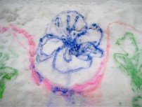 Цветы из снега и льда для украшения двора
