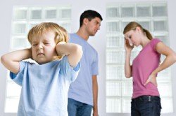 Скандалы родителей - оберегать ли ребенка?