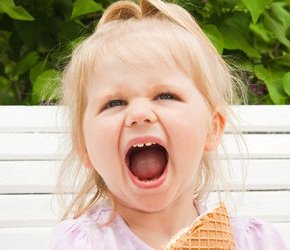 Детские истерики на улице - как поступить