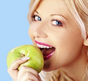 Как укрепить иммунитет взрослому яблоками и улыбкой 