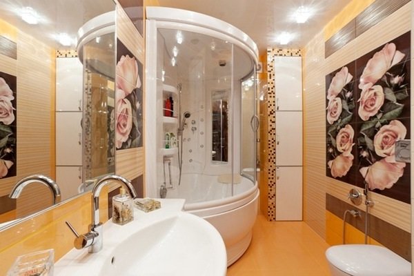 Ванная комната с душевой кабиной. 