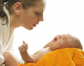 У ребенка колики у грудничка - как помочь малышу