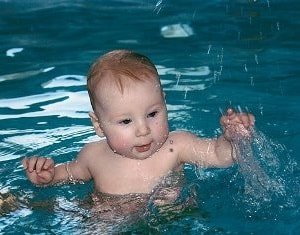 Как научить малыша не бояться воды