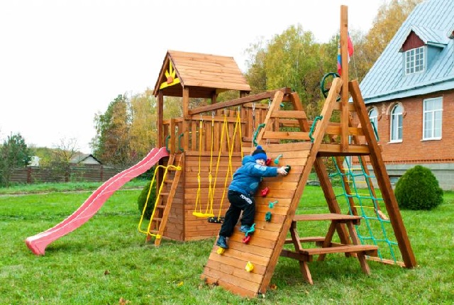 Деревянный игровой комплекс для детей. 