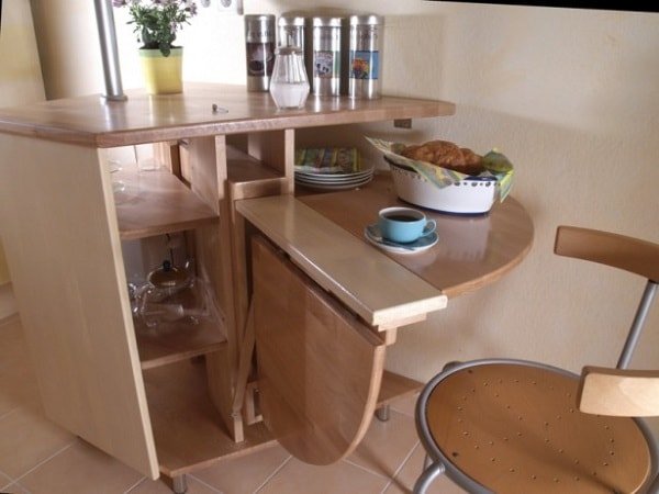 Стол для маленькой кухни по форме и материалу