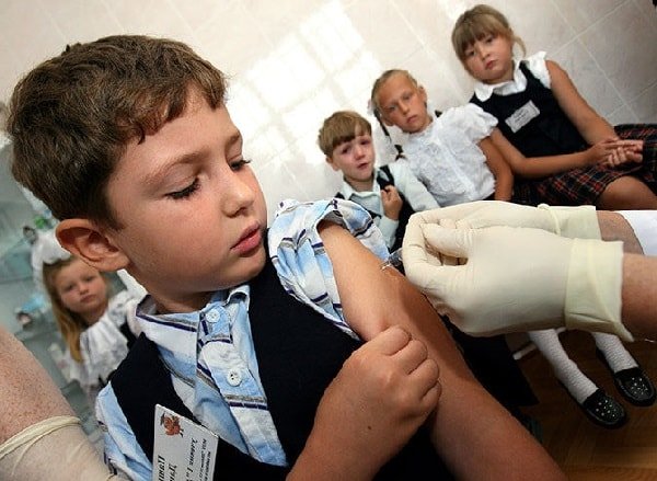 Вакцинация детей в школе 