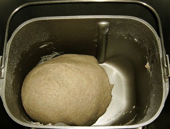 Хлебопечка замешивает тесто любое 