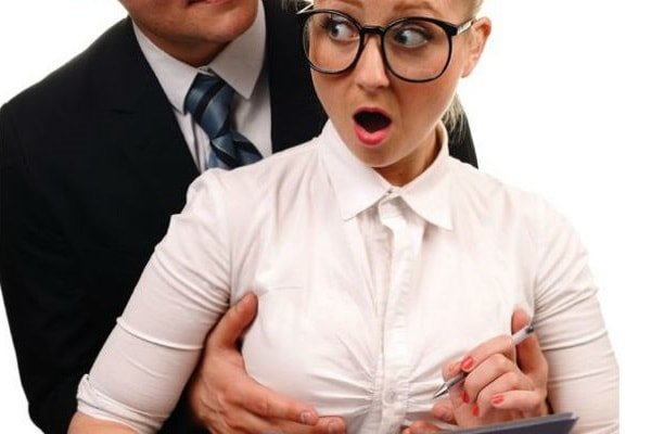 Сексуальные домогательства на работе – что делать? 