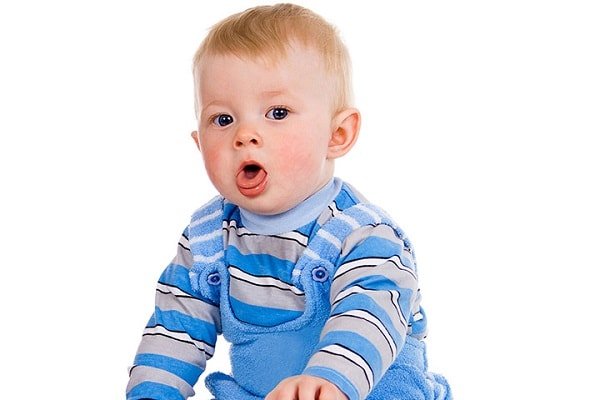 Малыш чихает и кашляет – как лечить и чем? 