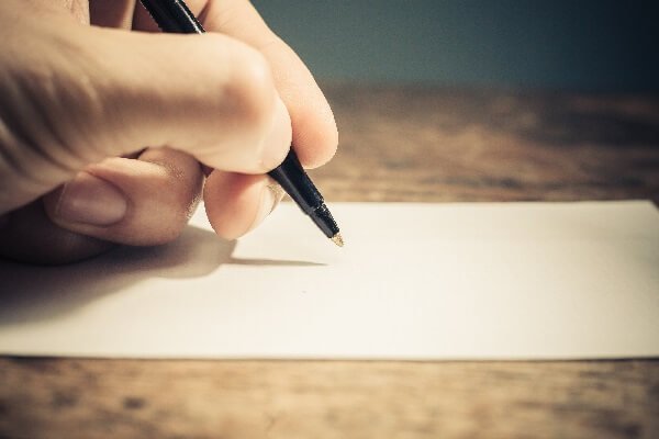 Пишите письма ручкой на бумаге! 